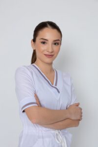 Сотрудница клиники DR PROF в медицинской форме